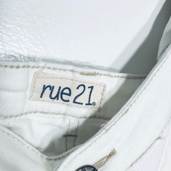 Rue21 White Short Shorts - Picture 2 of 4